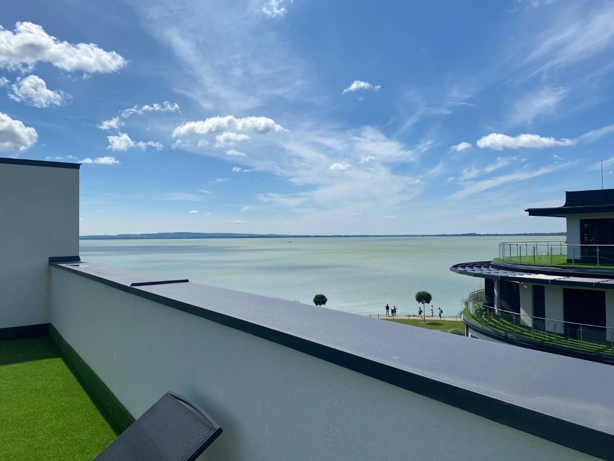Royal Liberty Apartment Кестхей Екстер'єр фото